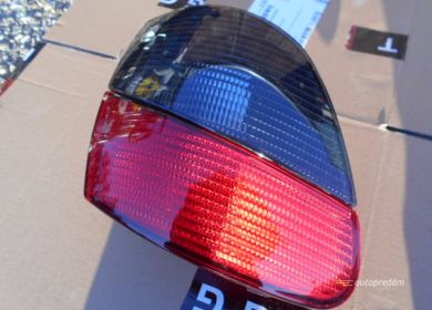 Zadné ľavé svetlo na Peugeot 406 Kombi